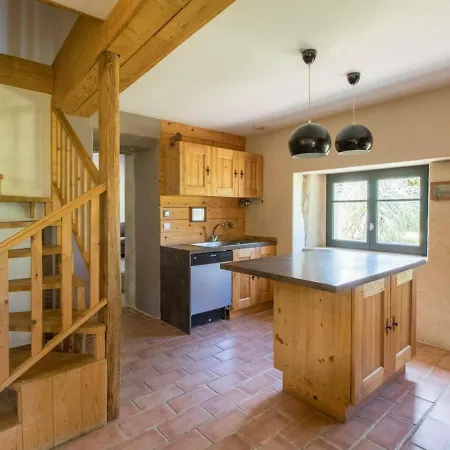Gîte Thiers, 4 pièces, 5 personnes - FR-1-630-143 Hébergement de vacances *